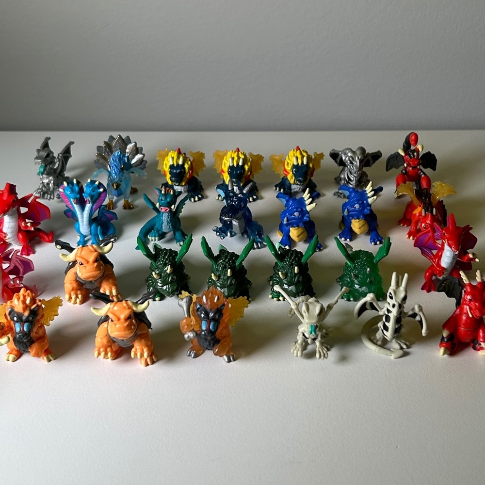 Spin Master Dragamonz Collectible Figures Set Of 27 (18B)